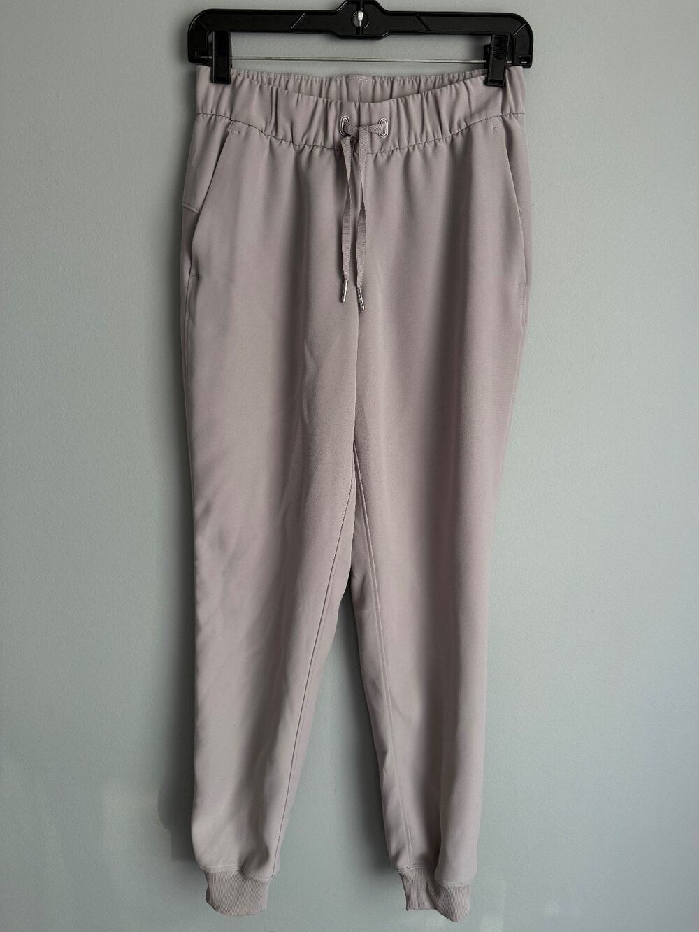 Lululemon Women's Size 4 Grey Jogger Sweatpants Drawstring Athleisure Sporty